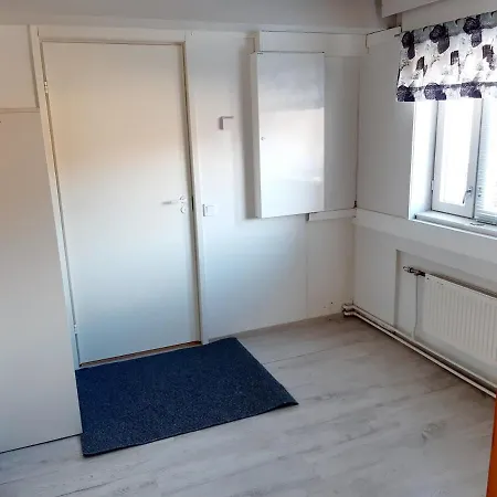 Upea Loft-asunto Kattoikkunoilla Iittalassa Junaradan Vieressae Хямеэнлинна