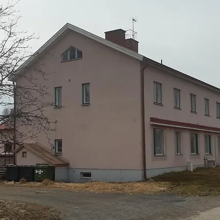 Apartmán Upea Loft-asunto Kattoikkunoilla Iittalassa Junaradan Vieressae Hämeenlinna