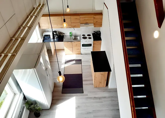 Upea Loft-asunto Kattoikkunoilla Iittalassa Junaradan Vieressae شقة Hämeenlinna